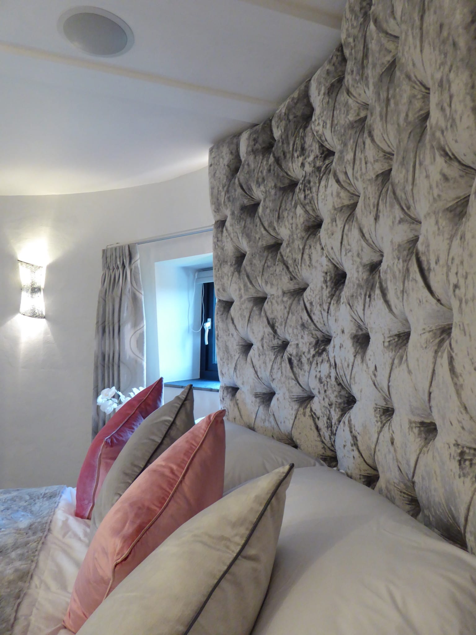 sleeping-headboard Luxury holiday accommodation - bedroom